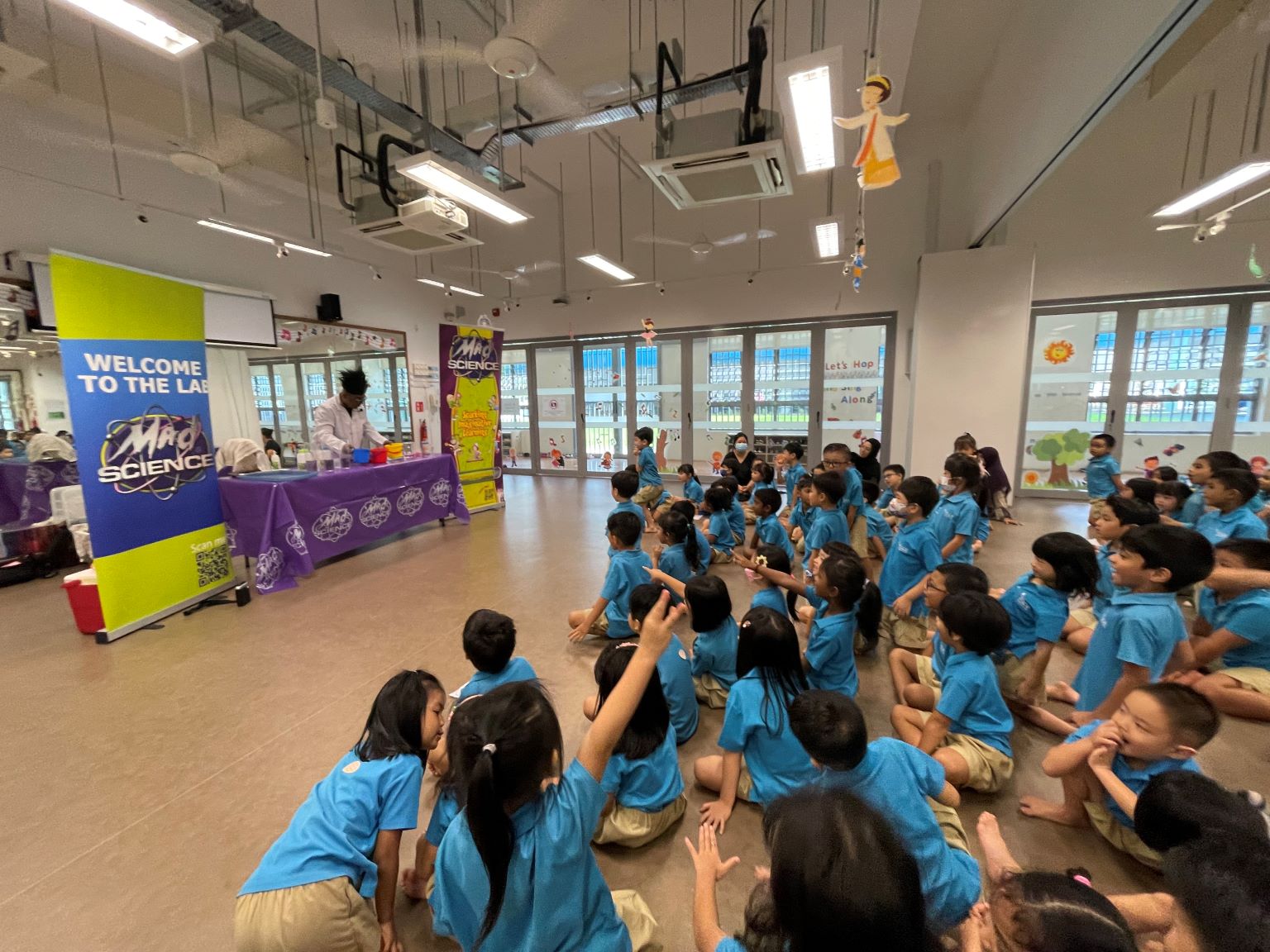 MK@AG invited Mad Science on the last day of school term for a fun-filled session.